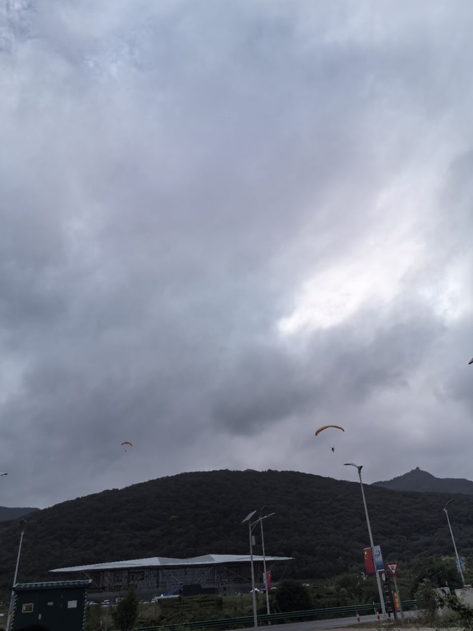 20250927232116front2_0_955984_FhxpAn3E5tRts-EbRwB32Lv3XDzd.jpg